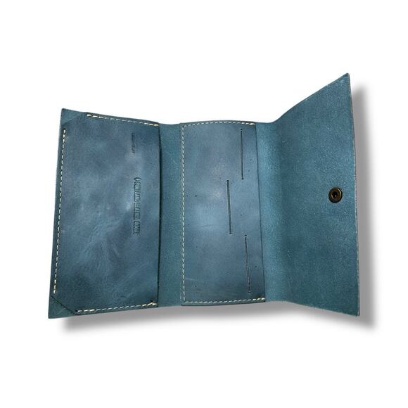 Portland Leather Goods Rancher Tri-Fold Wallet Light Cornflower Blue Snap Close - Picture 4 of 5